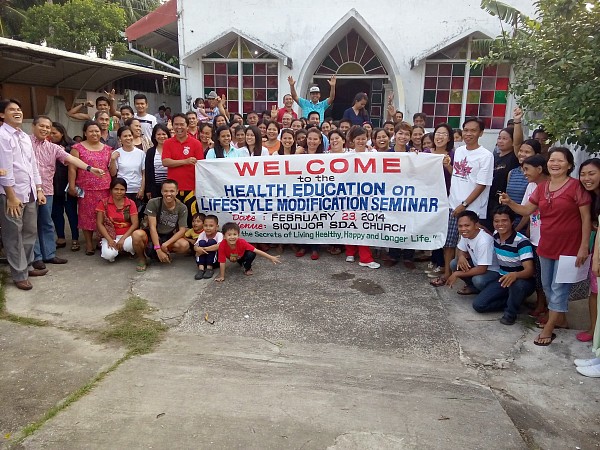 The health seminar in Siquijor on February 23 also attracted some local government officials who discovered a happier and healthier lifestyle. (photo credit: Bernie Maniego)
